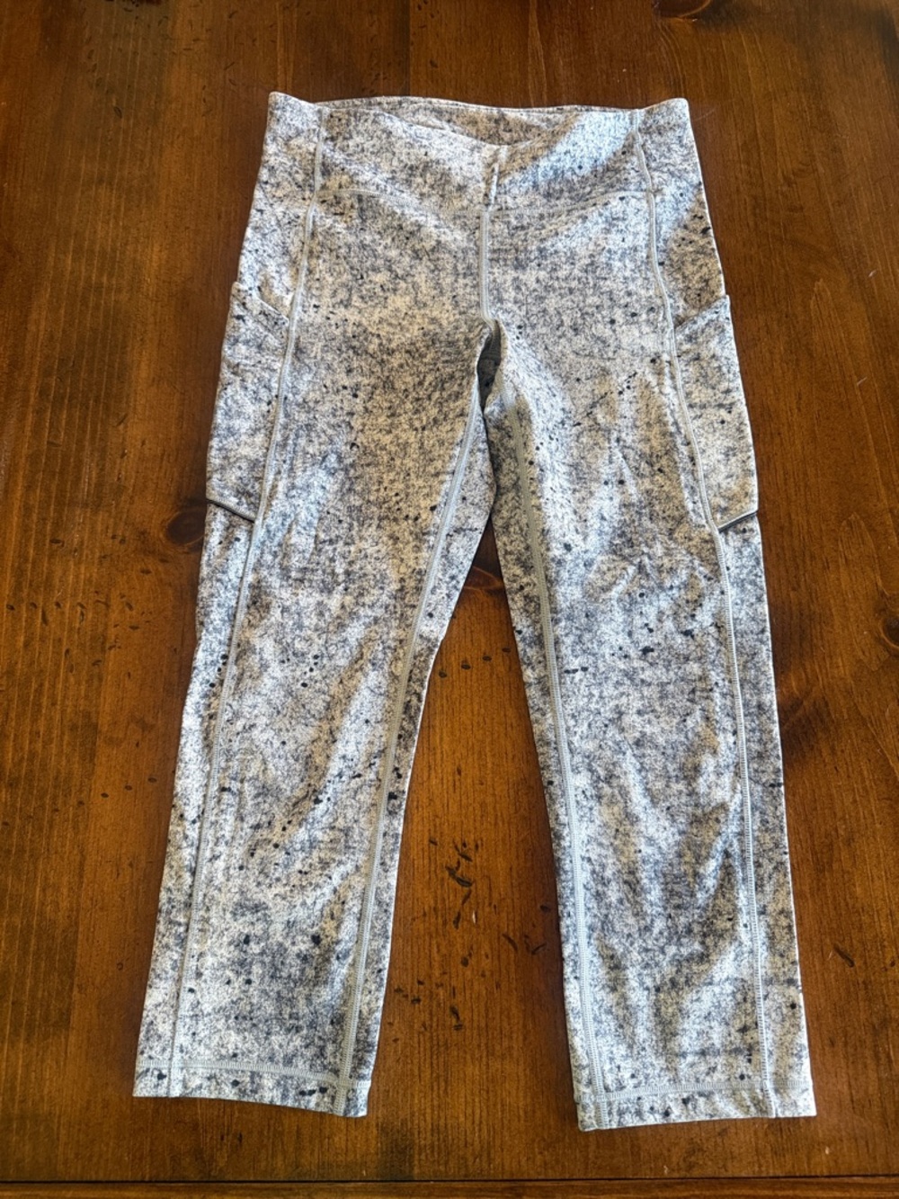 Lululemon Capri Leggings Gray & White Size 8
